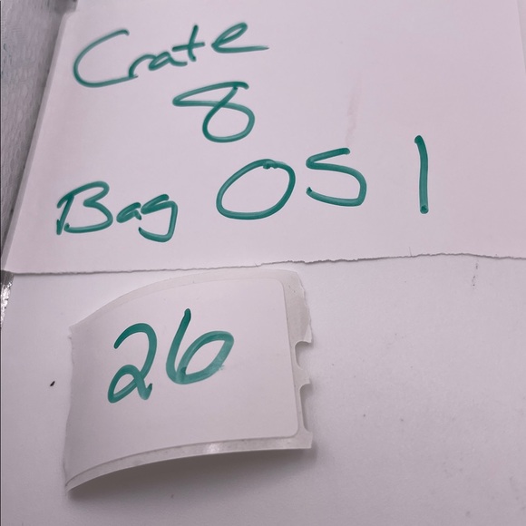 Gold Eiffel Tower Figurine with Bow‎ - Picture 5 of 5